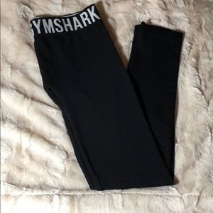 Gym shark leggings